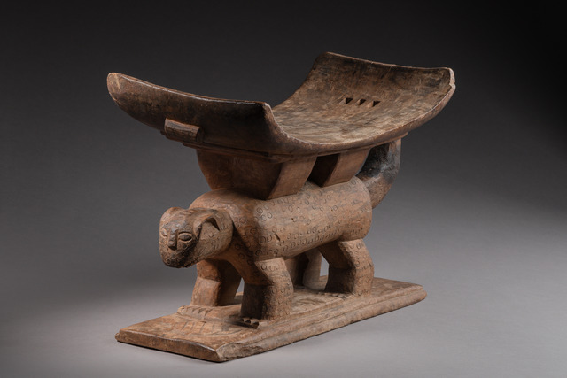 Leopard stool "osebo-dwa", Ghana, Ashanti, Taille: H: 29,5 cm; B: 47,5 cm, ID: 3051604