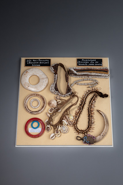 Collection of arm jewellery and primitive money, Papua New Guinea, ID: 3052306