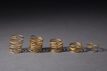 Fünf Goldspiralen, Mittlere Bronzezeit 15. - 14. Jh. v. Chr., Deutschland, Oberbayern, Altmühltal, Beilngrieß, Größe: B: ca. 1 cm - 2,5 cm (B: ca. 0.4 inch - 1.0 inch), ID: 3052307 - 2/3