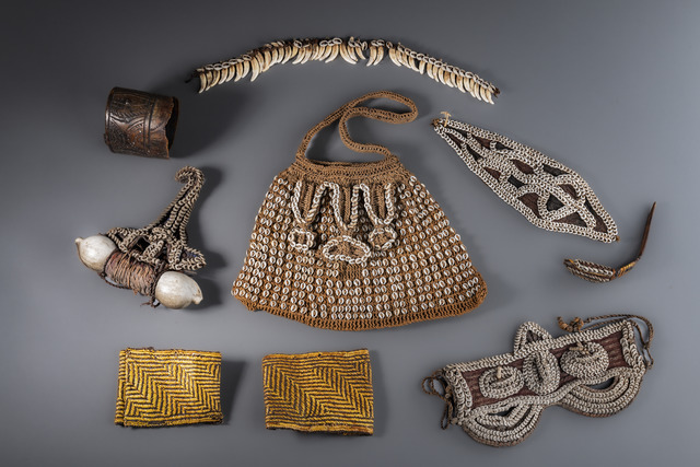 Ensemble de sac et éléments de bijouterie, Papouasie-Nouvelle-Guinée, ID: 3051857