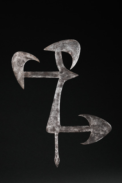 Rank insignia and ceremonial object in the shape of a throwing knife "ha", Cameroon, Mbum, Size: H: 41,7 cm (H: 16.4 inch), ID: 3051645
