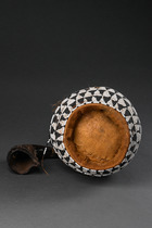 Perlenbesetzte Palmwein-Kalebasse und Trinkhorn, Kameruner Grasland, Bamileke / Bamum, Größe: H: 49 cm & 25 cm (H: 19.3 inch & 9.8 inch), ID: 3051688 - 3/3