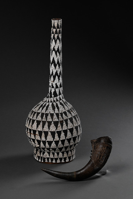 Beaded calabash and drinking horn, Cameroon Grassfields, Bamileke / Bamum, Size: H: 49 cm & 25 cm (H: 19.3 inch & 9.8 inch), ID: 3051688