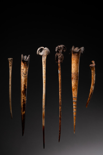 Ensemble de spatules en calcaire et de poignards en os, Papouasie-Nouvelle-Guinée - Province de l'Est-Sepik, Iatmul, ID: 3051802