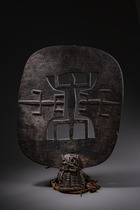 Rare board-shaped headdress "kworo" or "kwonro", Côte d'Ivoire, Senufo, Size: H: 80 cm (H: 31.5 inch), ID: 3052103 - 3/3