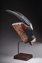 Horn mask of the "dye" mask ensemble, Côte d'Ivoire, Guro, Size: H: 42,5 cm (H: 16.7 inch), ID: 3052136 - 2/5