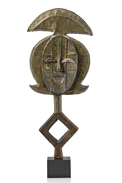 Figure de gardien de reliquaire "mbulu-ngulu" ou "boho-na-bwete", Gabon, Kota, Taille: H: 59,5 cm (H: 23.4 inch), ID: 3052083