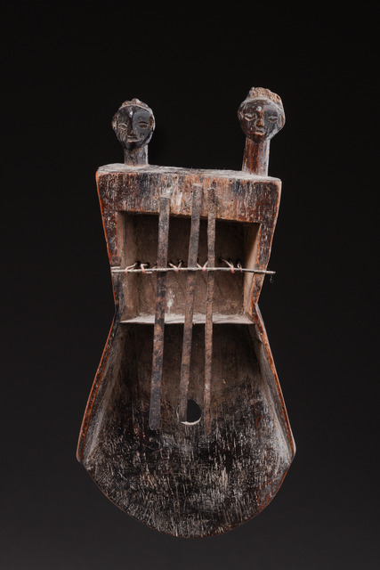 Plucked idiophone ("thumb piano") "kankobele", D. R. Congo, Tabwa, Size: H: 28 cm (H: 11.0 inch), ID: 3052096