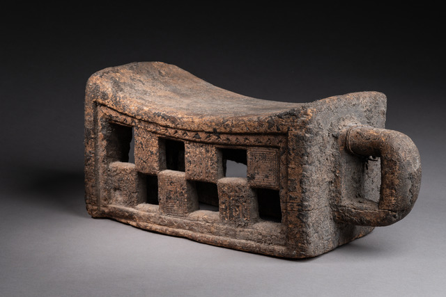 Stool "umele", Côte d'Ivoire, Baule, Size: H: 19,5 cm, L: 40,5 cm (H: 7.7 inch, L: 15.9 inch), ID: 3052080