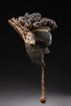 Maske "mukinka", D. R. Kongo, Salampasu, Größe: H: 25 cm 29 cm (with rattan bowl coiffure) (H: 9.8 inch 11.4 inch (with rattan bowl coiffure)), ID: 3052059 - 2/5