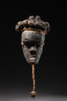 Maske "mukinka", D. R. Kongo, Salampasu, Größe: H: 25 cm 29 cm (with rattan bowl coiffure) (H: 9.8 inch 11.4 inch (with rattan bowl coiffure)), ID: 3052059 - 3/5