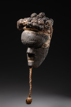 Maske "mukinka", D. R. Kongo, Salampasu, Größe: H: 25 cm 29 cm (with rattan bowl coiffure) (H: 9.8 inch 11.4 inch (with rattan bowl coiffure)), ID: 3052059 - 4/5
