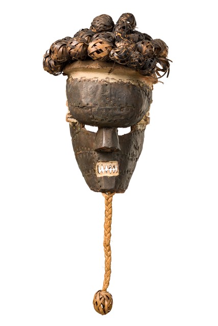 Masque "mukinka", R. D. Congo, Salampasu, Taille: H: 25 cm 29 cm (with rattan bowl coiffure) (H: 9.8 inch 11.4 inch (with rattan bowl coiffure)), ID: 3052059