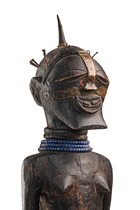 Female power figure "nkisi"/ "nkishi" (pl. "mankisi" / "'mankishi"), D. R. Congo, Songye, Size: H: 82,5 cm (H: 32.5 inch), ID: 3052128 - 2/7