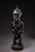 Female power figure "nkisi"/ "nkishi" (pl. "mankisi" / "'mankishi"), D. R. Congo, Songye, Size: H: 82,5 cm (H: 32.5 inch), ID: 3052128 - 3/7