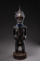 Female power figure "nkisi"/ "nkishi" (pl. "mankisi" / "'mankishi"), D. R. Congo, Songye, Size: H: 82,5 cm (H: 32.5 inch), ID: 3052128 - 7/7