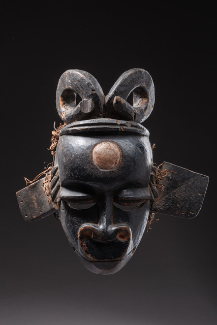 Anthropo-zoomorphic face mask "idiok ekpo", Grassfields du Cameroun, Bamiléké, Taille: H: 35,5 cm, ID: 3052069