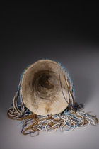 Königliche Perlenkrone "ade", Nigeria, Yoruba, Größe: H: 42,5 cm 102 cm (with beaded veil) (H: 16.7 inch 40.2 inch (with beaded veil)), ID: 3052057 - 6/6