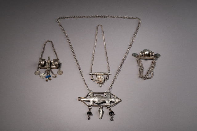 Two bracelets and two necklaces, Bénin, Fon, ID: 3052056