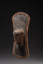 Shield-shaped panel "kalengula" with "kifwebe" mask, D. R. Congo, Songye, Size: H: 30 cm (H: 11.8 inch), ID: 3052049 - 3/4