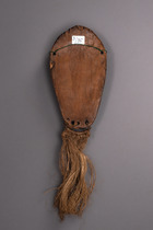 Anthropomorphe Maske "lukwakongo", D. R. Kongo, Lega, Größe: H: 14,4 cm 25,5 cm (with beard) (H: 5.7 inch 10.0 inch (with beard)), ID: 3052048 - 4/4
