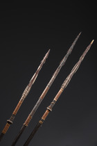 Drei alte Speere mit Widerhaken, Salomonen - Bougainville, Größe: L: 200 cm & 221 cm (L: 78.7 inch & 87.0 inch), ID: 3052148 - 2/3