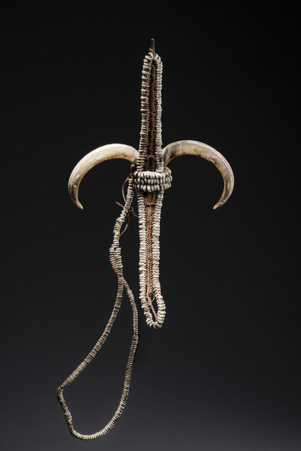 Bijoux de cou et de guerre, Papouasie-Nouvelle-Guinée - Archipel Bismarck - sud de la Nouvelle Bretagne, Taille: L: 32 cm (ornament) 27 cm (necklace) (L: 12.6 inch (ornament) 10.6 inch (necklace)), ID: 3052155