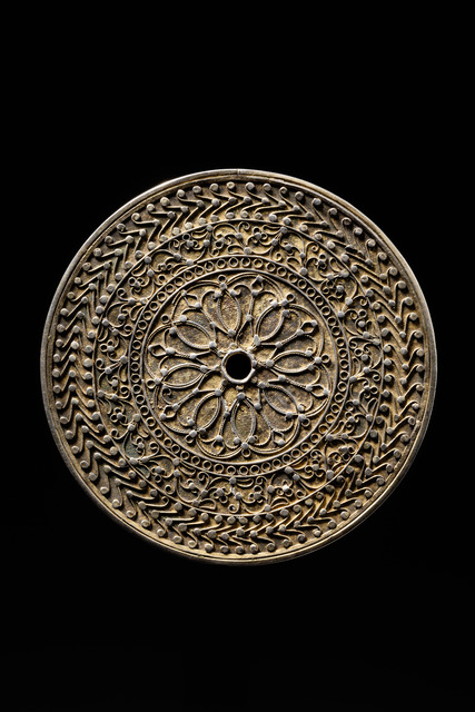 Disque de bijoux avec un fin motif en filigrane, Indonésie - Sulawesi, Taille: D: 8,6 cm (D: 3.4 inch), ID: 3052495