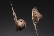 Zwei Stülpmasken "baba", Papua-Neuguinea - Maprik, Größe: H: 39 cm & 43 cm (H: 15.4 inch & 16.9 inch), ID: 3052300 - 3/4