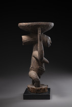 Karyatidenhocker "kipona" ("kihona"), D. R. Kongo, Luba / Hemba, Größe: H: 45,5 cm (H: 17.9 inch), ID: 3052236 - 4/5