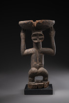 Karyatidenhocker "kipona" ("kihona"), D. R. Kongo, Luba / Hemba, Größe: H: 45,5 cm (H: 17.9 inch), ID: 3052236 - 5/5