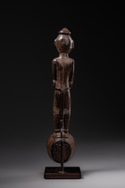 Figurally carved spoon, Indonesia - Borneo, Dayak, Size: H: 19,5 cm (H: 7.7 inch), ID: 3052265 - 4/4