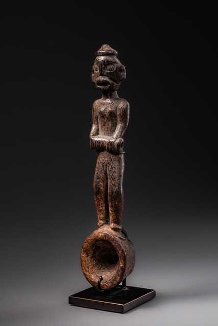 Figurally carved spoon, Indonesia - Borneo, Dayak, Size: H: 19,5 cm (H: 7.7 inch), ID: 3052265