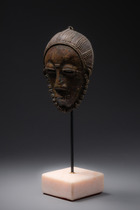 Pendant in the shape of a miniature mask, Côte d'Ivoire, Akan, Baule, Size: H: 8,5 cm (H: 3.3 inch), ID: 3052262 - 3/5