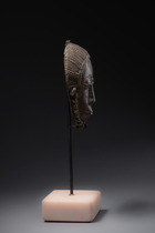 Pendant in the shape of a miniature mask, Côte d'Ivoire, Akan, Baule, Size: H: 8,5 cm (H: 3.3 inch), ID: 3052262 - 4/5