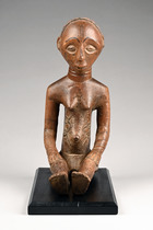 Seated female ancestor figure "singiti, D. R. Congo, Luba-Hemba, Size: L: 23 cm H: 33 cm (L: 9.1 inch H: 13.0 inch), ID: 3052170 - 4/5