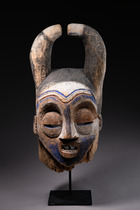 Large helmet mask with buffalo horns, D. R. Congo, Northern Angola / Southern Congo, Holo, Size: H: 63 cm (H: 24.8 inch), ID: 3052285 - 3/5