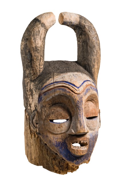 Large helmet mask with buffalo horns, D. R. Congo, Northern Angola / Southern Congo, Holo, Size: H: 63 cm (H: 24.8 inch), ID: 3052285