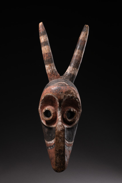 A fine early horned mask, D. R. Congo, Pende, Size: H: 55 cm (H: 21.7 inch), ID: 3052288