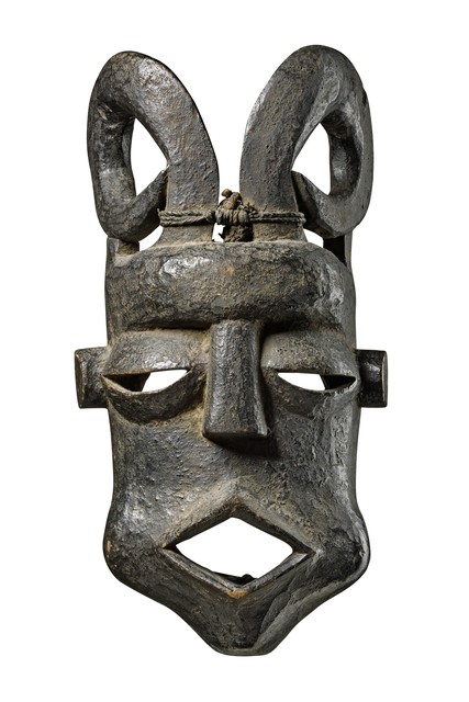 Anthropozoomorphic face mask "idiok ekpo", Nigeria, Ibibio, Size: H: 47 cm (H: 18.5 inch), ID: 3052308