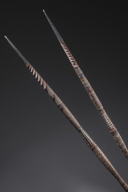 Two spears, Papua New Guinea - Bismarck Archipelago - St Matthias Islands, Size: H: 238 cm (each) (H: 93.7 inch (each)), ID: 3052348