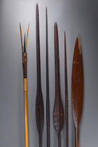 Two lances and a spear, Papua New Guinea - Bismarck Archipelago - New Ireland, Size: L: 246 cm 255 cm 256 cm (L: 96.9 inch 100.4 inch 100.8 inch), ID: 3052352 - 2/3