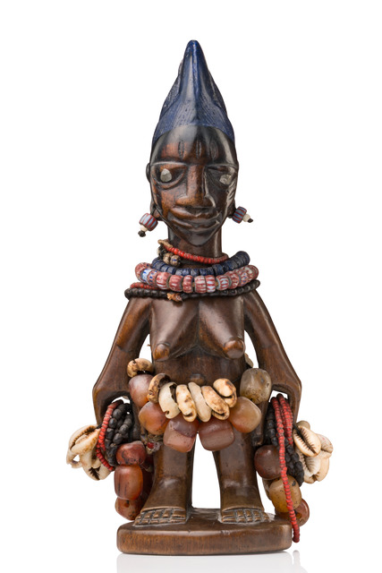 Female twin figure "ere ibeji", Nigeria, Yoruba, Abeokuta, Size: H: 23,5 cm (H: 9.3 inch), ID: 3052497