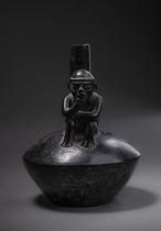 Récipient à anse-étrier avec figure assise, Période intermédiaire tardive, env. 1000–1400 apr. J.-C., Pérou, Chimu, Taille: H: 18,5 cm (H: 7.3 inch), ID: 3052536 - 3/5