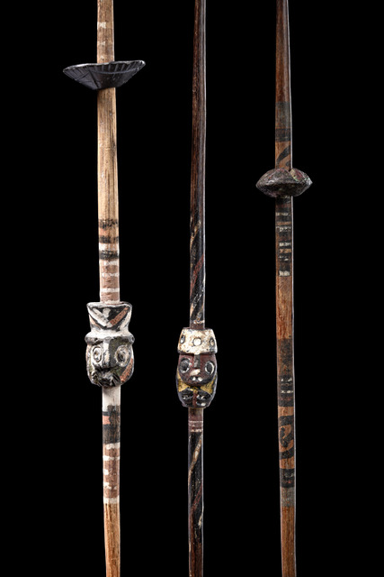 Trois fuseaux, env. 400 - 600 ap. J.-C., Pérou, Moche, Taille: L: 22,5 cm & 23,5 cm & 33 cm (L: 8.9 inch & 9.3 inch & 13.0 inch), ID: 3052538