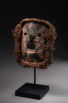 Anthropomorphic mask, D. R. Congo, Northeastern Congo, Ituri, Ndaaka, Size: H: 25 cm (H: 9.8 inch), ID: 3052372 - 3/4