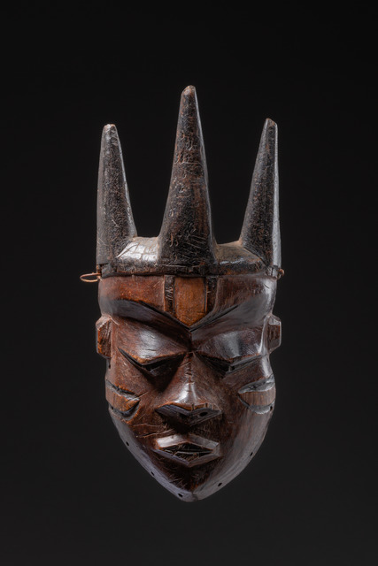 Anthropomorphic face mask "mbuya", D. R. Congo, Pende, Size: H: 25 cm (H: 9.8 inch), ID: 3052373
