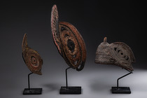 Drei Stülpmasken "baba", Papua-Neuguinea - Maprik, Größe: H: 16 cm 18 cm 29,5 cm (H: 6.3 inch 7.1 inch 11.6 inch), ID: 3052390 - 2/4