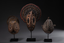Drei Stülpmasken "baba", Papua-Neuguinea - Maprik, Größe: H: 16 cm 18 cm 29,5 cm (H: 6.3 inch 7.1 inch 11.6 inch), ID: 3052390 - 3/4