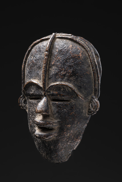 Miniature mask "ma go", Côte d'Ivoire, Dan / Mano, Size: H: 13,5 cm (H: 5.3 inch), ID: 3052404